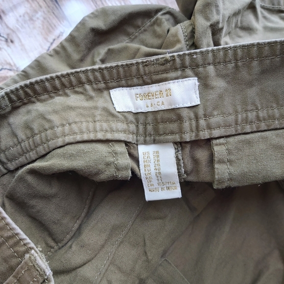 Kaki shorts - Picture 3 of 3